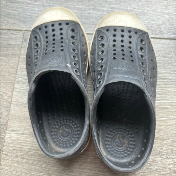 9T Native Shoes - Picture 3 of 3